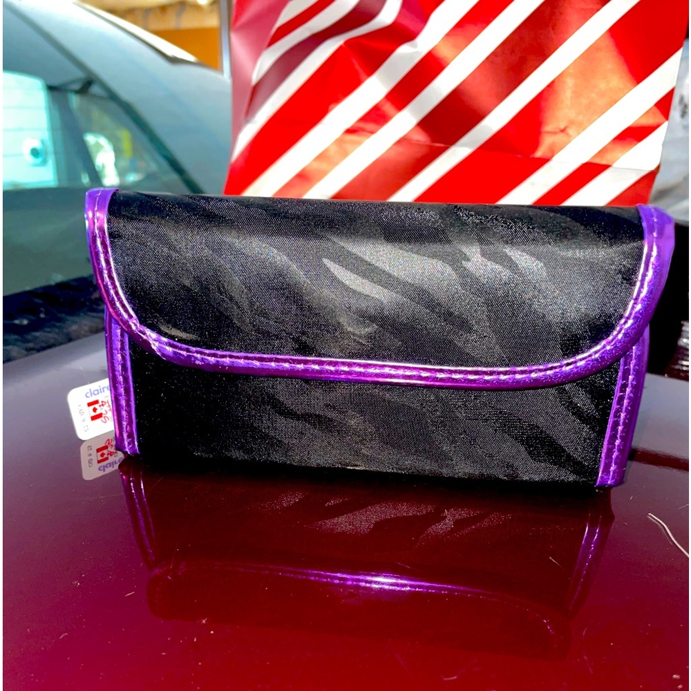 Small purse used for earrings